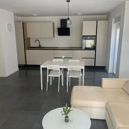 Inviting And Bright 90 M2 With 4 Balconies Apartment Biograd Na Moru