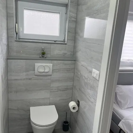 Inviting And Bright 90 M2 With 4 Balconies Apartment *