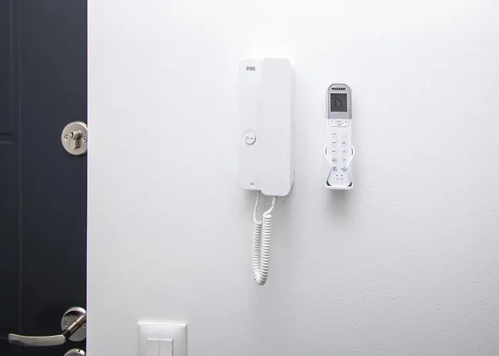 Inviting And Bright 90 M2 With 4 Balconies アパート ビオグラード・ナ・モル