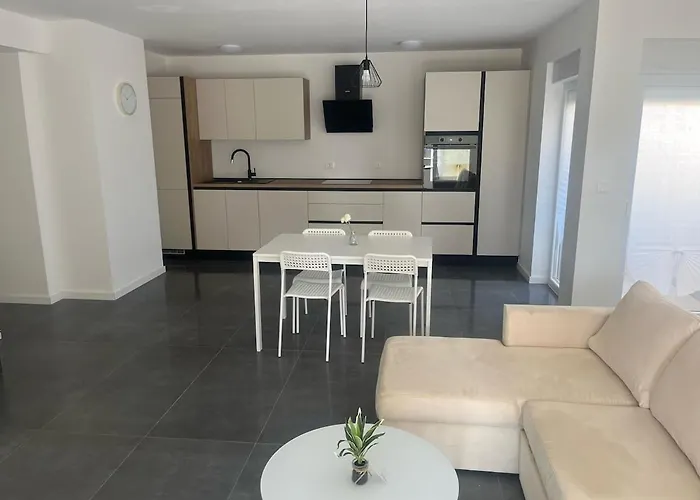 Inviting And Bright 90 M2 With 4 Balconies 아파트 비오그라드나모루