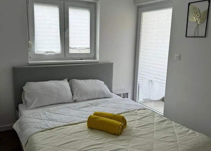 Inviting And Bright 90 M2 With 4 Balconies