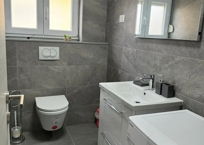 Inviting And Bright 90 M2 With 4 Balconies * 비오그라드나모루