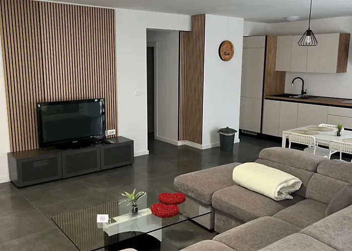 Inviting And Bright 90 M2 With 4 Balconies 아파트 비오그라드나모루